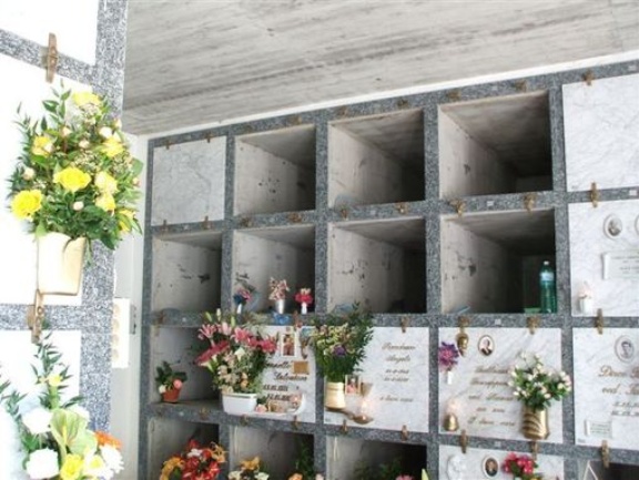 Loculi al cimitero Loculi al cimitero