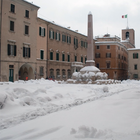 Piazza Federico II dopo la nevicata del 2012 Piazza Federico II dopo la nevicata del 2012